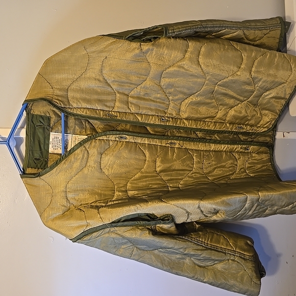 Vintage U.S. Military Men’s Cold Weather Coat Liner Shell Quilted Green Medium - Picture 2 of 6